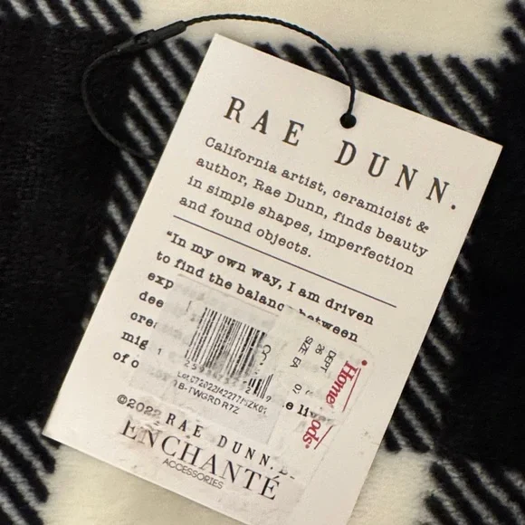 🖤 Rae Dunn “COZY” Black & White Buffalo Check Throw Blanket - Picture 4 of 4